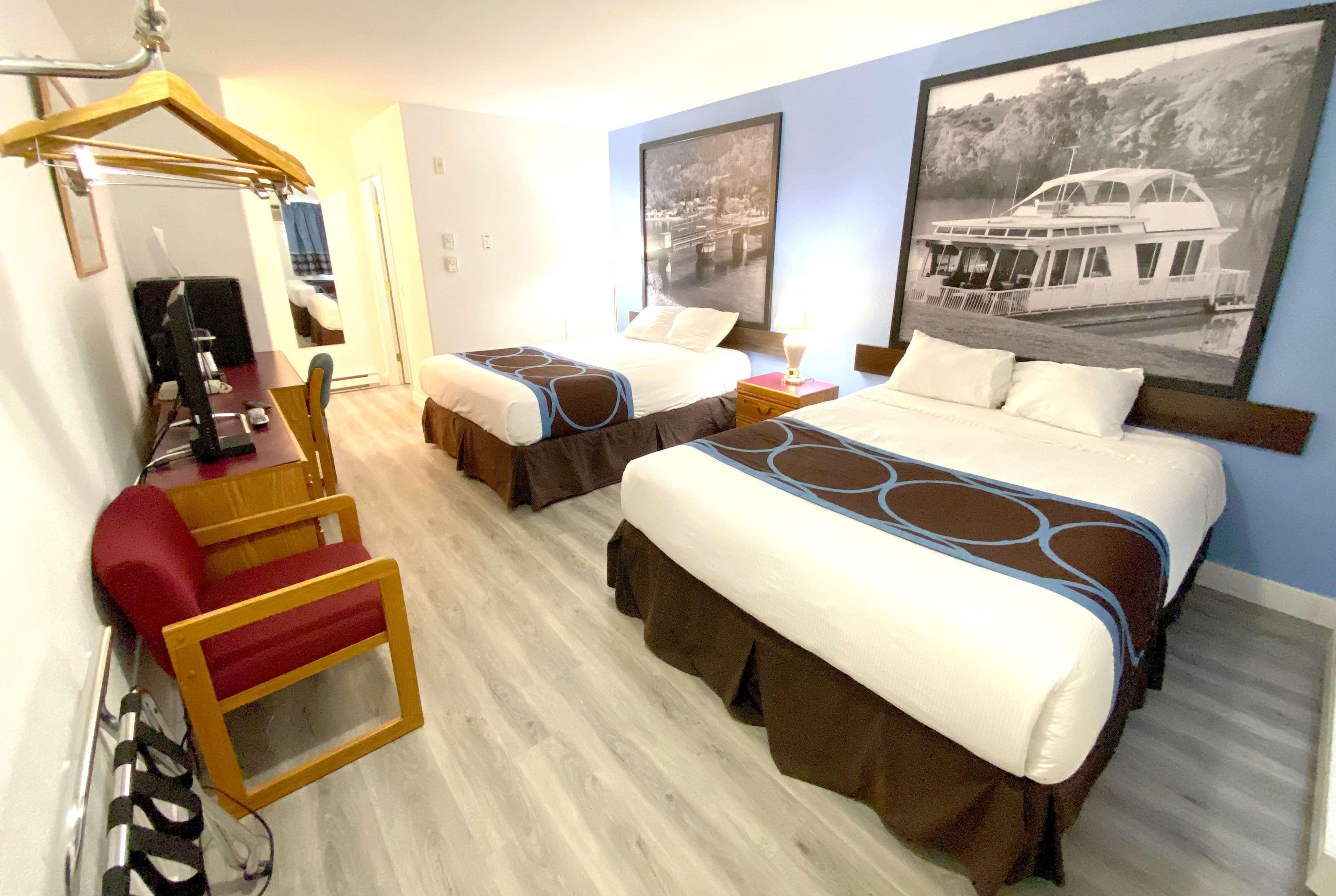 Hotel Super 8 By Wyndham 2*