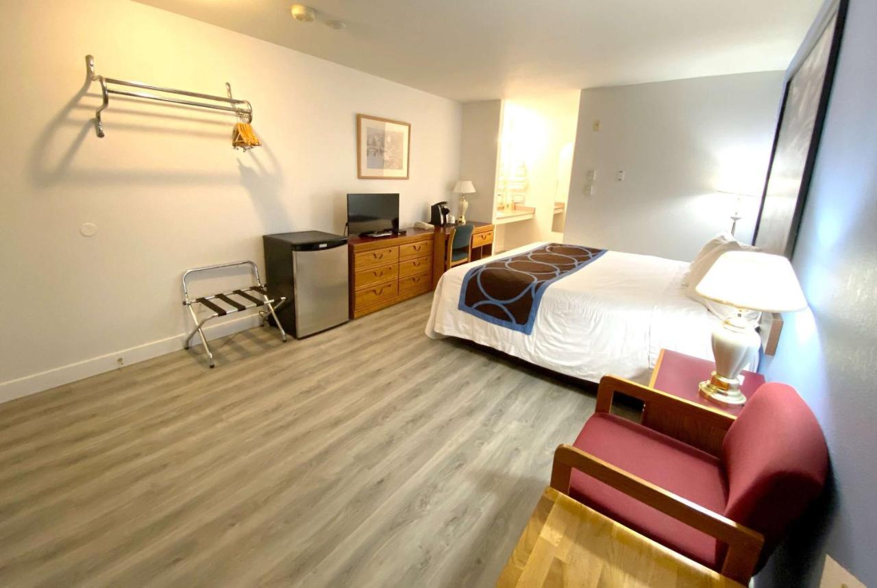 Super 8 By Wyndham Sicamous