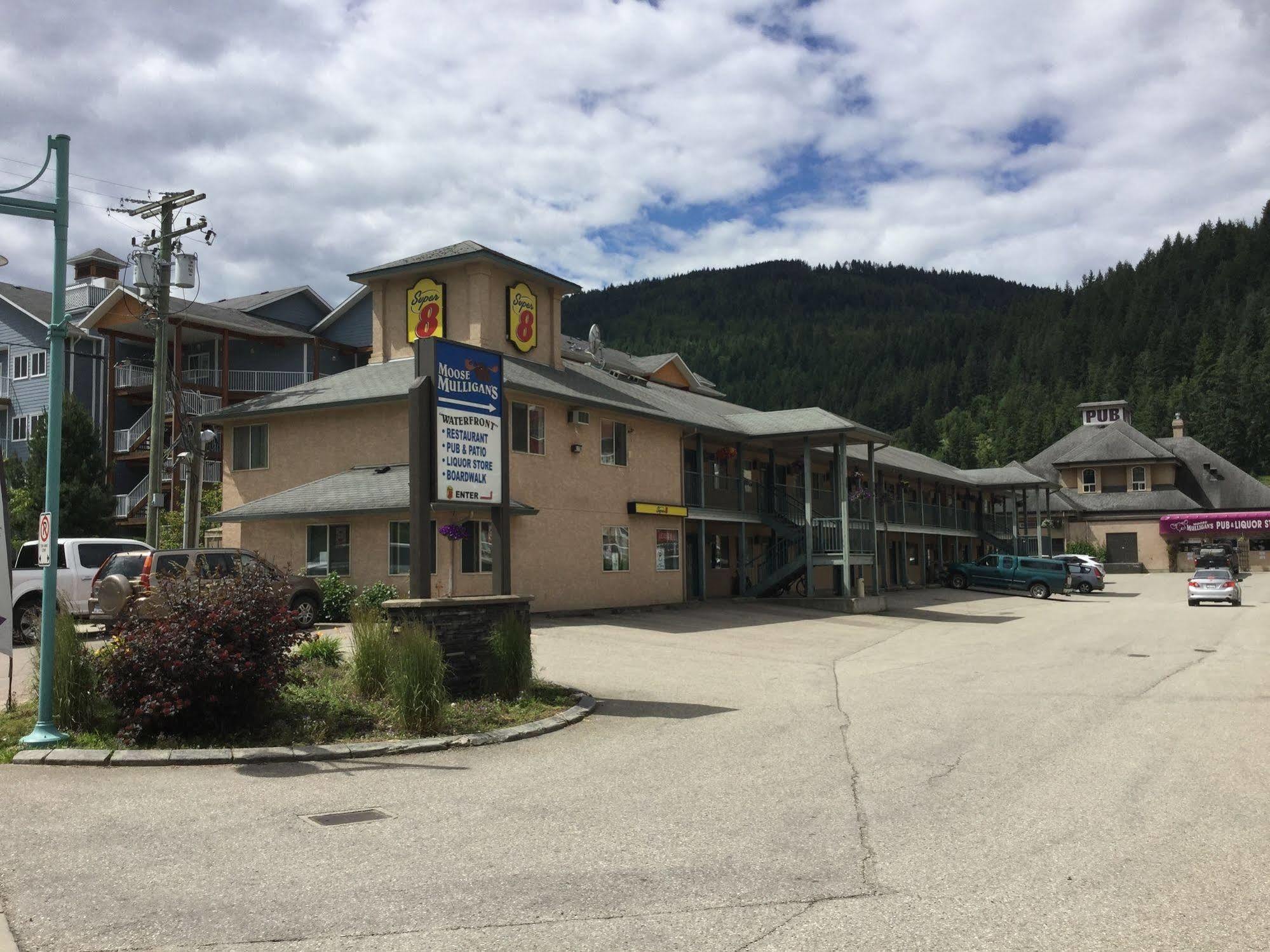 Super 8 By Wyndham Hotel