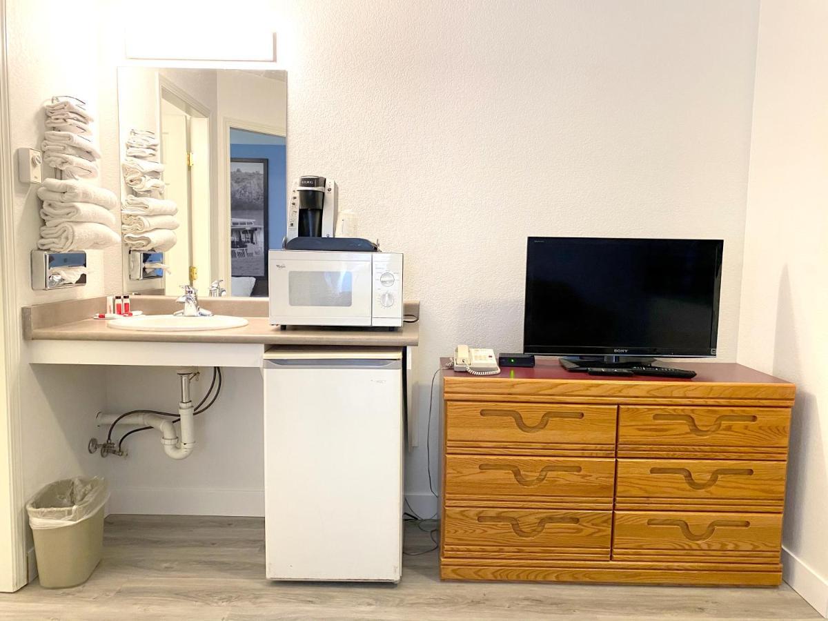 Super 8 By Wyndham Hotel 2*